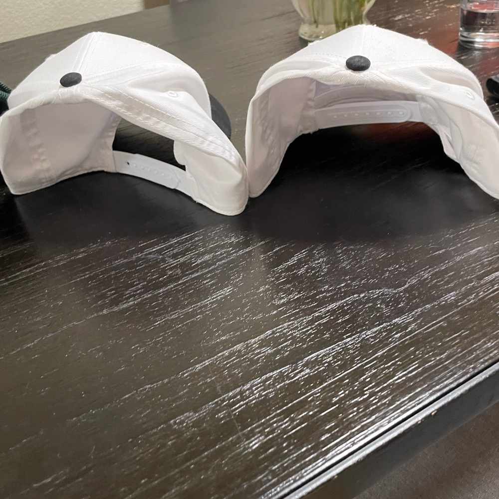 3 snap backs🔥 - Picture 5 of 5